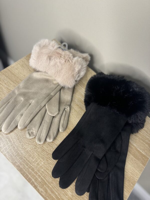 'Kelsie' Suede and Faux Fur Trim Gloves - Image 4